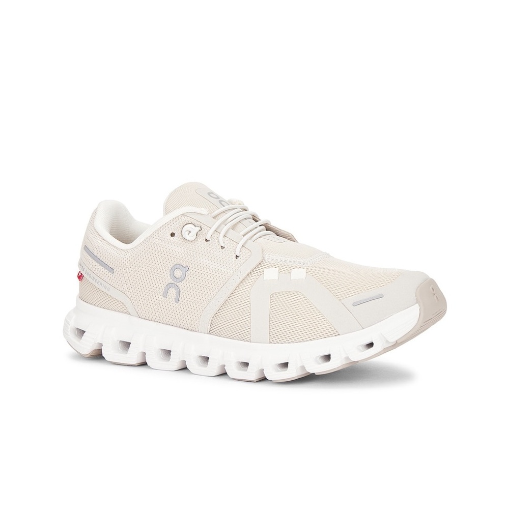 On Cloud Sneaker NWOB Size 9.5